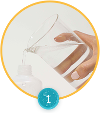 Preencha o frasco com água filtrada até a sua marcação máxima (120 ou 240 ml). Misture o conteúdo de um envelope no frasco de Nasoar e agite para dissolver.